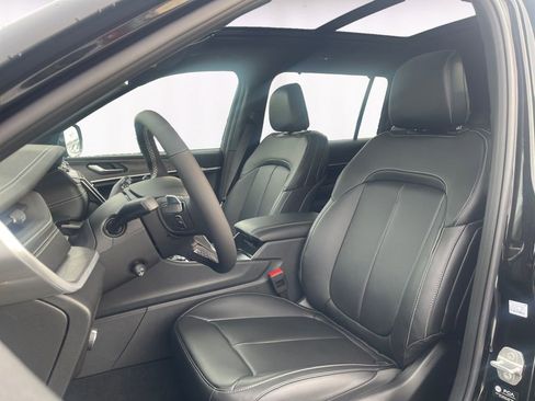 New 2025 Jeep Grand Cherokee L Limited w/ Luxury Tech Group II AWD/4WD image 9