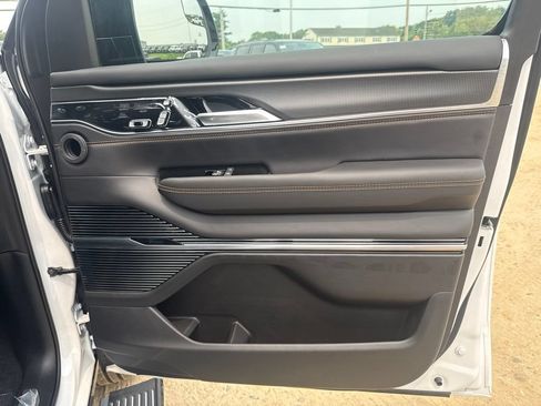 New 2026 Jeep Grand Wagoneer Summit AWD/4WD image 34