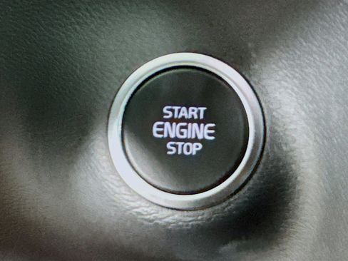 Used 2025 Volvo XC40 B5 Core image 20