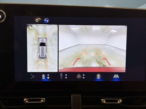 Used 2025 Chevrolet Equinox ACTIV w/ Safety and Technology Package AWD/4WD image 25