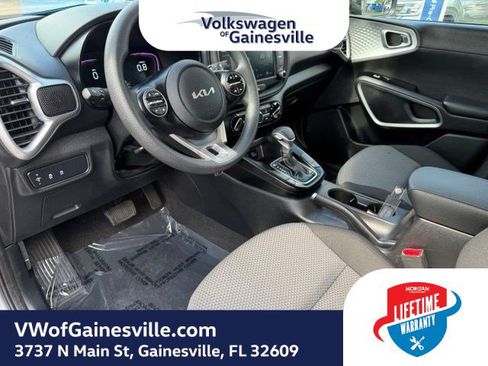 Used 2025 Kia Soul LX w/ LX Technology Package FWD image 19