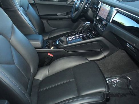 Certified 2023 Porsche Macan image 27