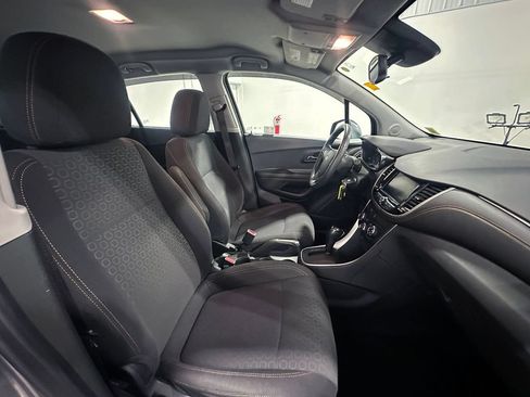 Used 2020 Chevrolet Trax LS FWD image 26