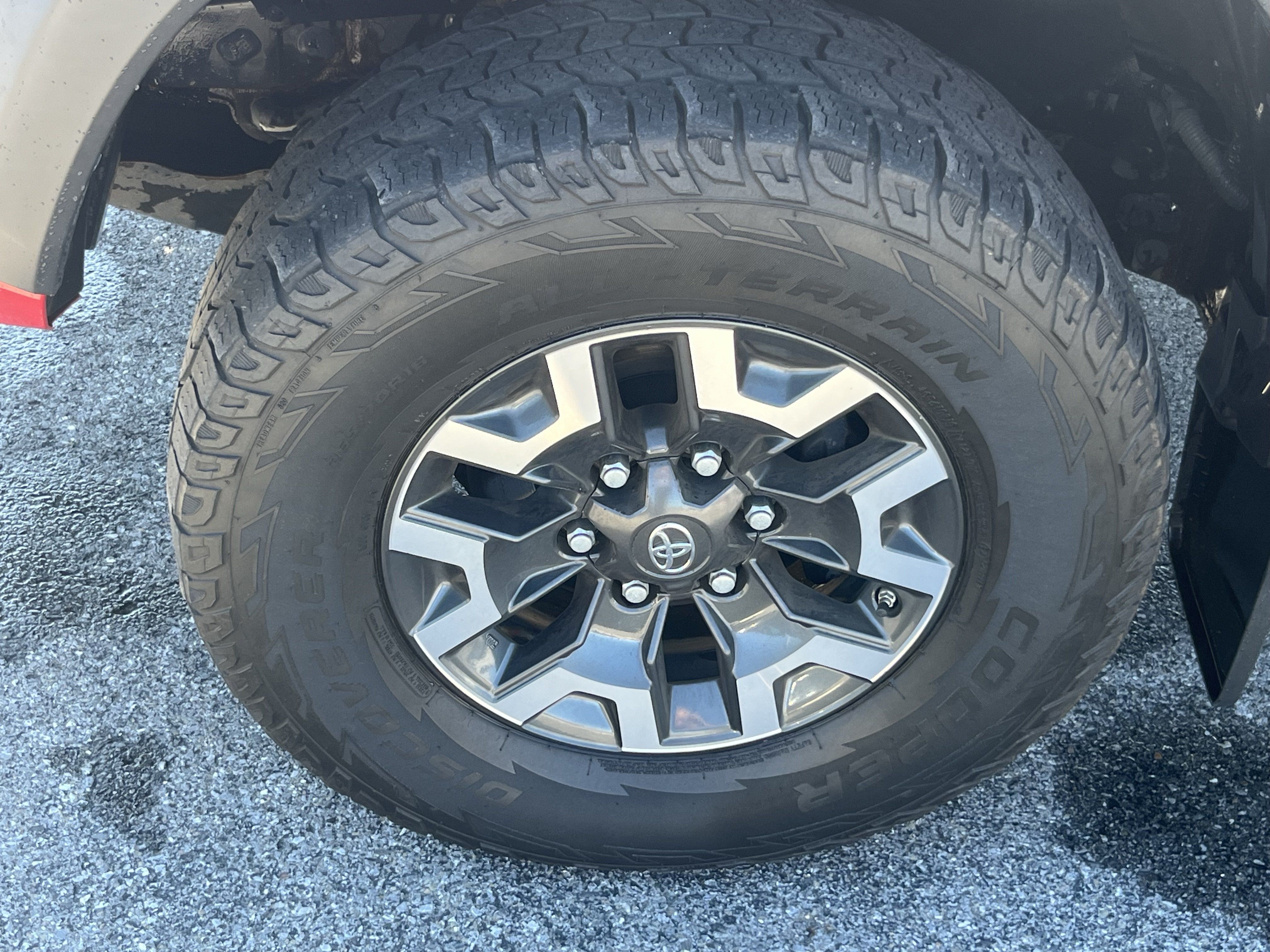 Used 2017 Toyota Tacoma TRD Off-Road w/ Tow Package AWD/4WD image 10