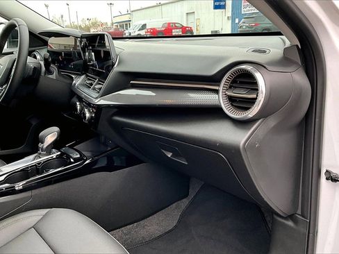 Used 2025 Chevrolet Trax ACTIV w/ Sunroof Package image 14