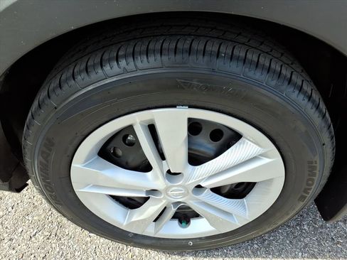 Used 2024 Nissan Kicks S image 11