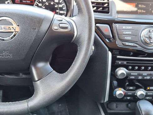 Used 2017 Nissan Pathfinder SV AWD/4WD image 27