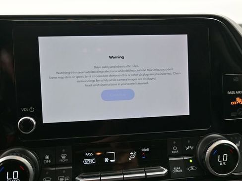 Used 2024 Toyota Highlander XLE image 10