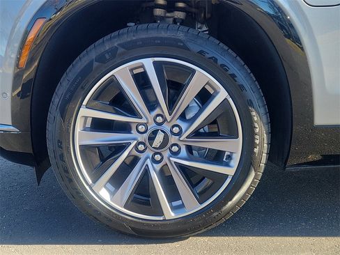 Certified 2026 Cadillac Vistiq Sport image 6