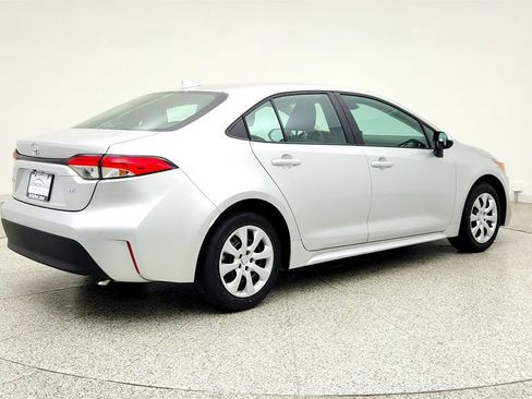 Used 2026 Toyota Corolla LE FWD image 5