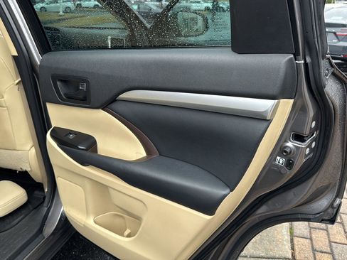 Used 2014 Toyota Highlander Plus image 13
