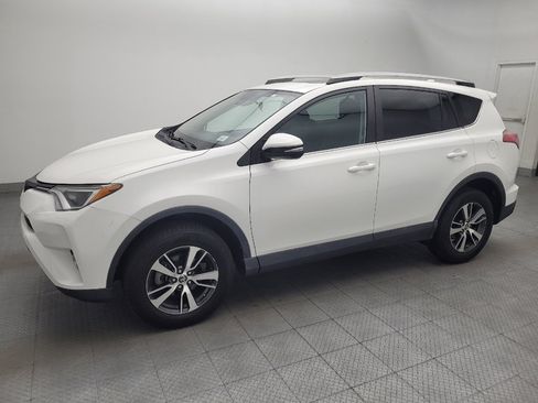 Used 2018 Toyota RAV4 XLE FWD image 2