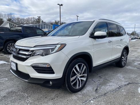Used 2017 Honda Pilot Touring image 3