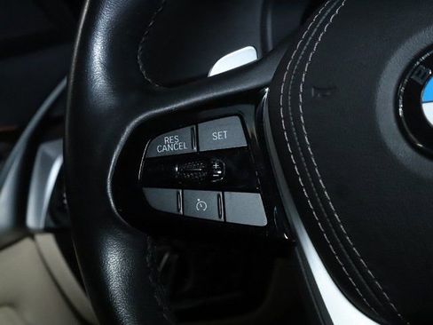 Used 2020 BMW 530i xDrive w/ Premium Package image 32