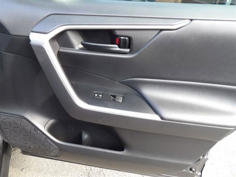 Used 2019 Toyota RAV4 LE image 13