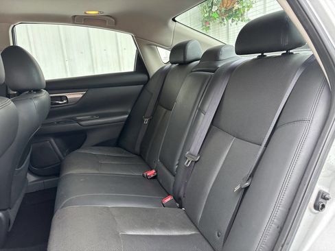 Used 2014 Nissan Altima 2.5 SL w/ Technology Package FWD image 11