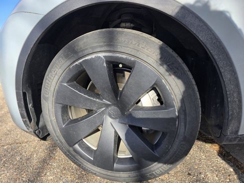 Used 2021 Tesla Model Y Long Range image 17