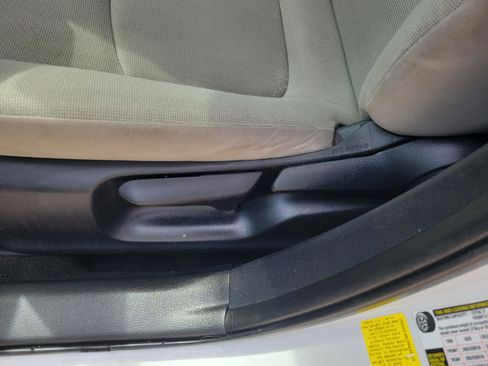 Used 2022 Toyota Corolla LE FWD image 10