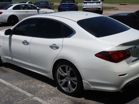 Used 2019 INFINITI Q70 Luxe w/ Sport Package RWD image 12