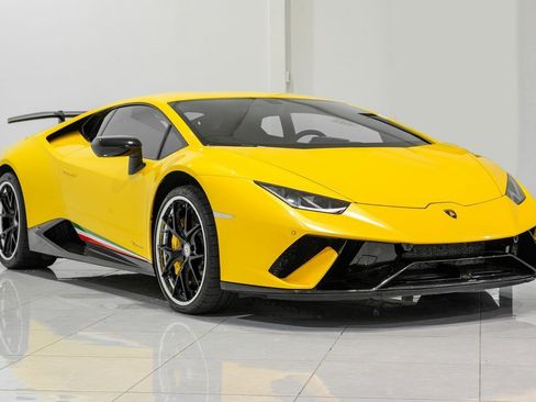 Used 2018 Lamborghini Huracan Performante image 3