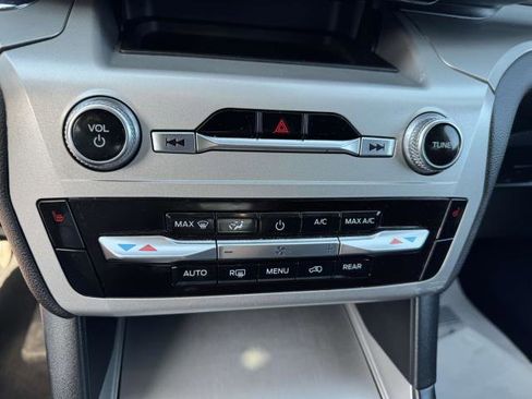 Certified 2022 Ford Explorer XLT image 15