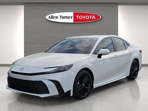 Used 2025 Toyota Camry SE w/ Multimedia Upgrade Package FWD image 3