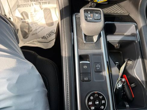 Used 2024 Nissan Pathfinder SV image 22