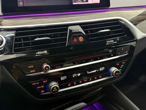 Used 2019 BMW 530e w/ Convenience Package image 28