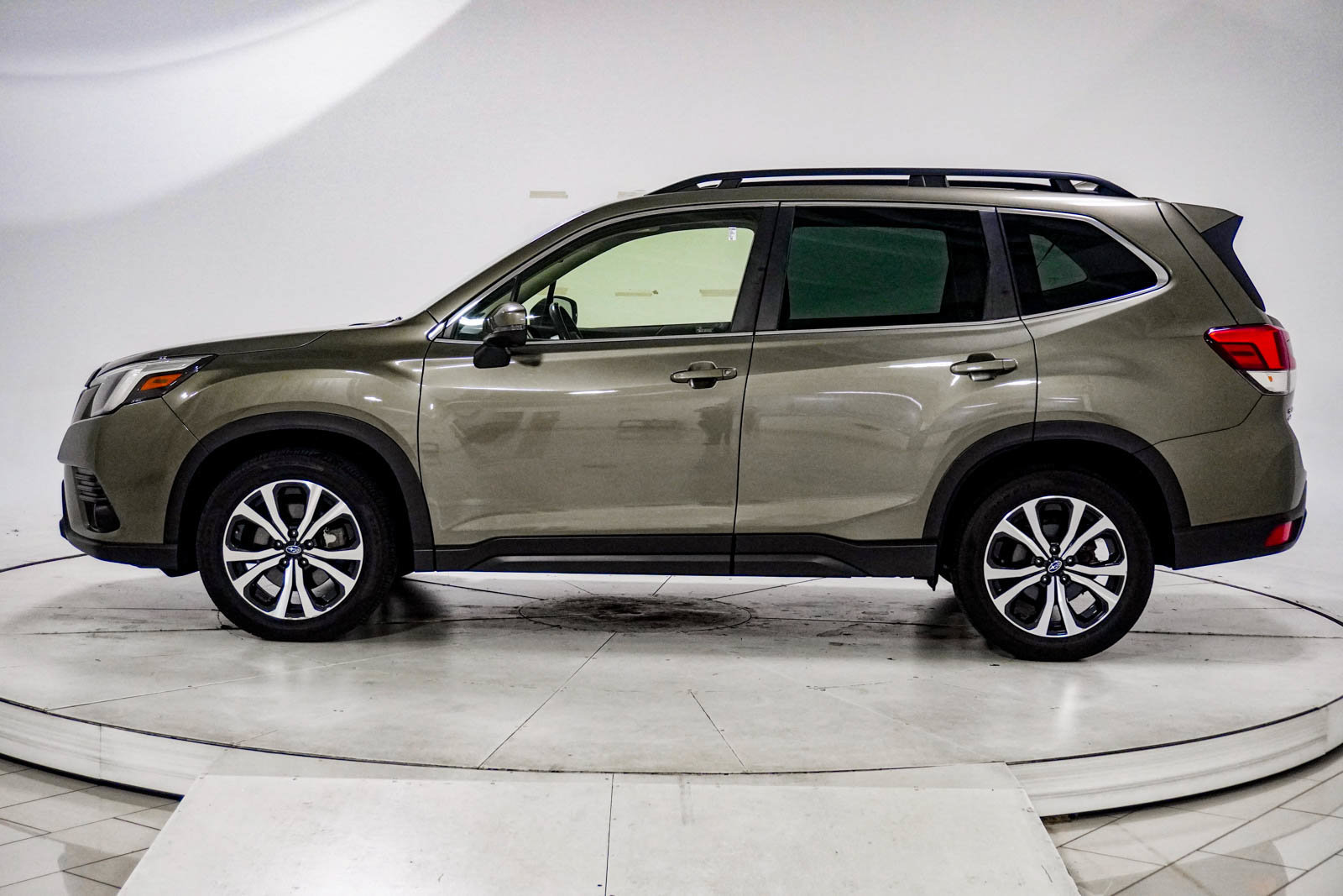 Used 2023 Subaru Forester Limited AWD/4WD image 5
