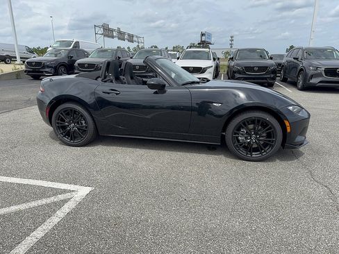 New 2026 MAZDA MX-5 Miata Club w/ Weather Package RWD image 4