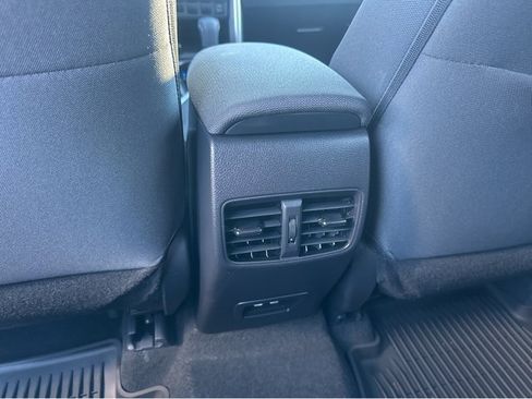 Used 2024 Toyota Corolla Cross SE image 22