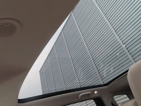 Used 2023 Land Rover Discovery Sport S image 25