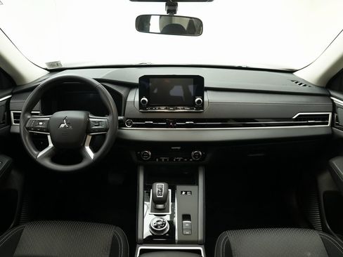 Used 2025 Mitsubishi Outlander ES image 23