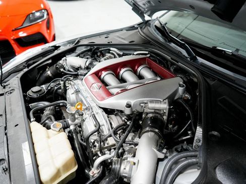 Used 2020 Nissan GT-R Premium image 27