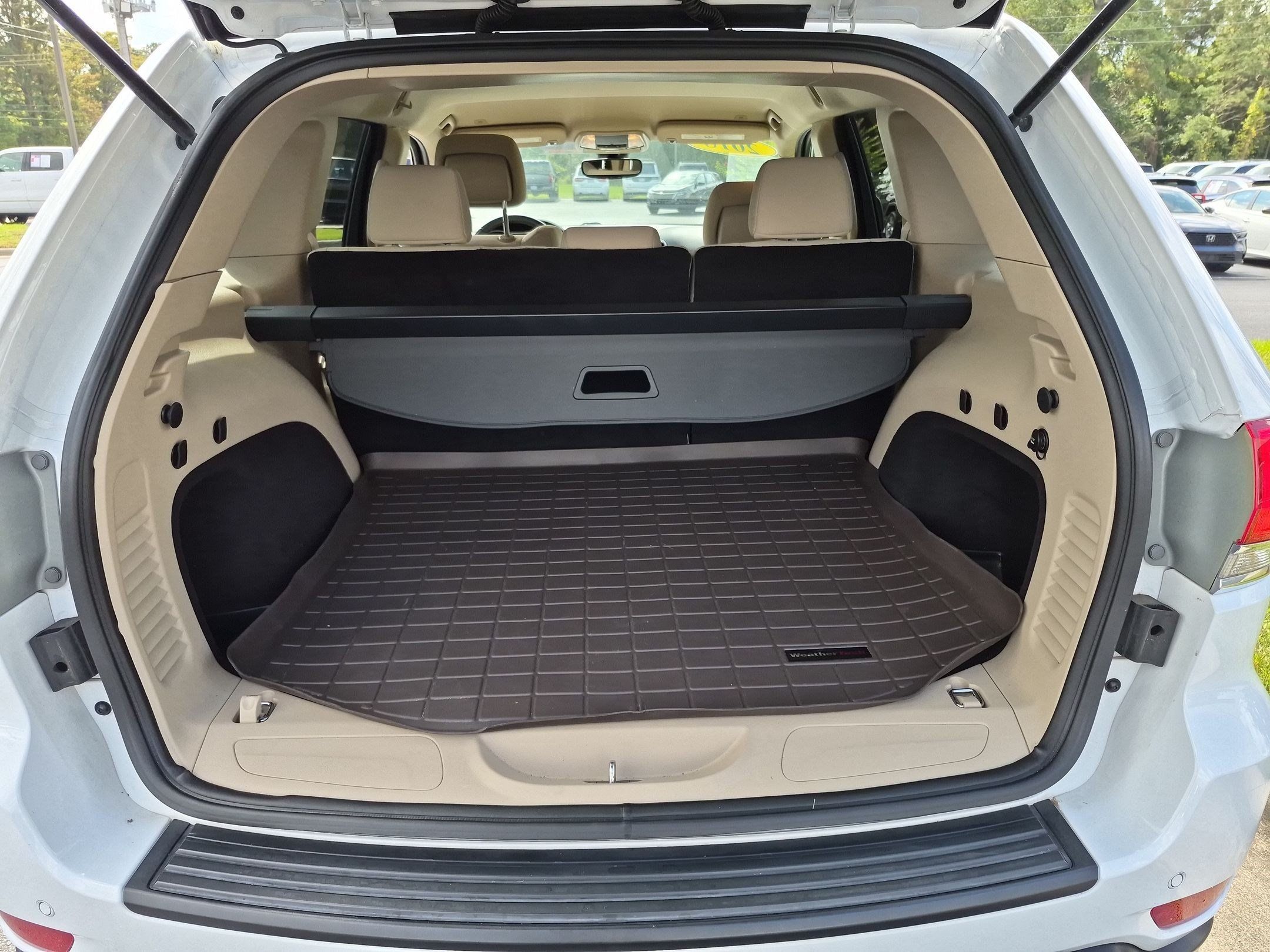 Used 2018 Jeep Grand Cherokee Laredo RWD image 20
