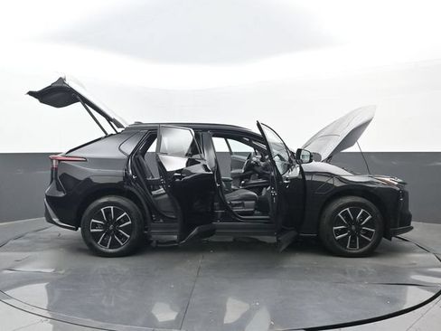 Used 2026 Toyota bZ FWD image 31