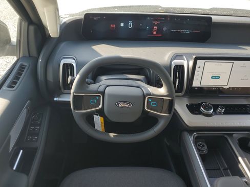 New 2025 Ford Expedition Active image 16