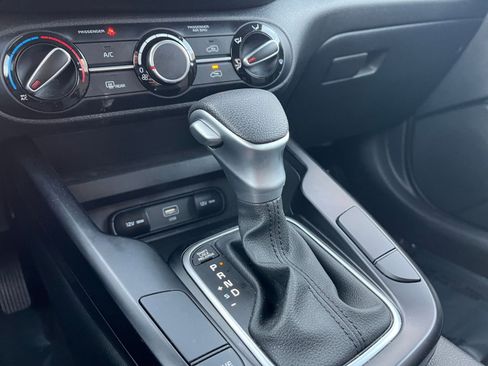 Used 2025 Kia Soul LX w/ LX Technology Package image 41