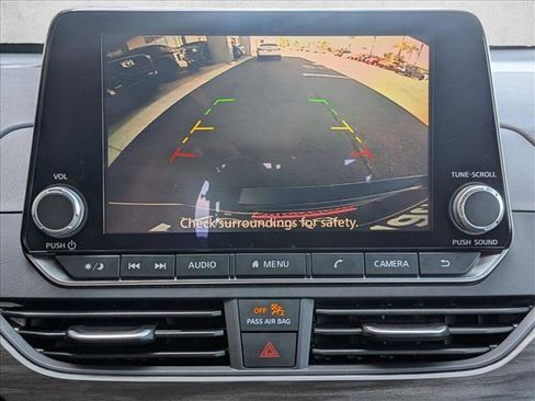 Used 2025 Nissan Altima 2.5 SV FWD image 13