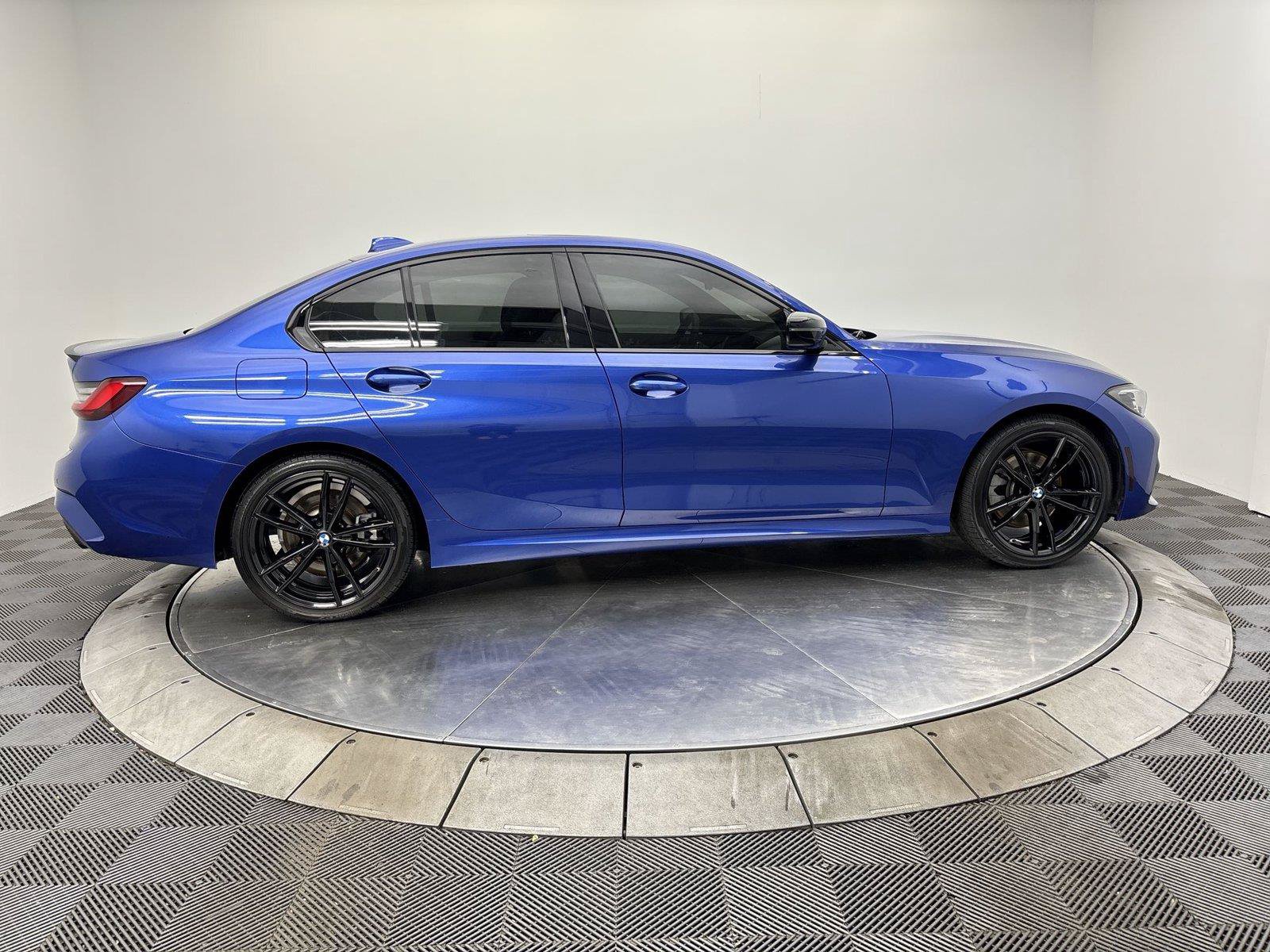 Used 2022 BMW 330i xDrive Sedan w/ M Sport Package AWD/4WD image 17
