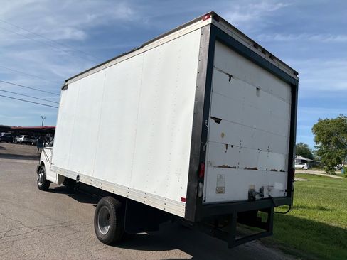 Used 2006 Chevrolet Express 3500 RWD image 10