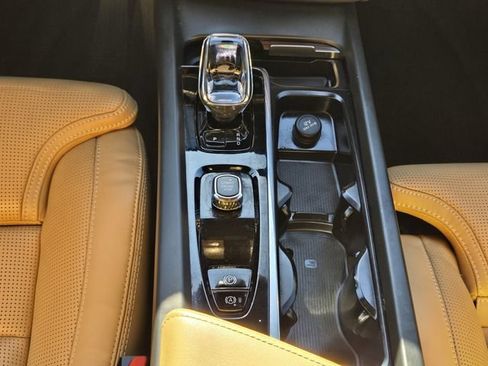 Certified 2023 Volvo XC60 B5 Ultimate w/ Protection Package Premier AWD/4WD image 21