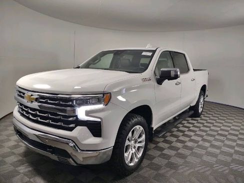 Used 2023 Chevrolet Silverado 1500 LTZ w/ LTZ Convenience Package II AWD/4WD image 3
