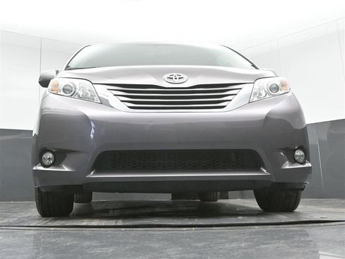 Used 2016 Toyota Sienna XLE image 31