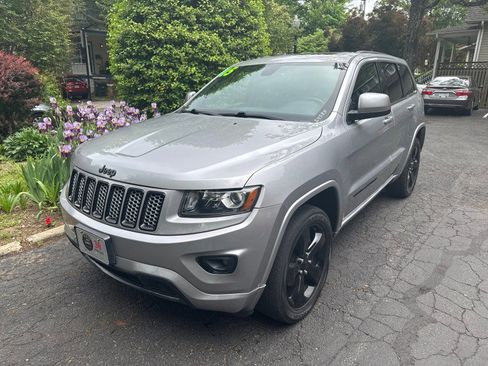 Used 2015 Jeep Grand Cherokee Altitude AWD/4WD image 3