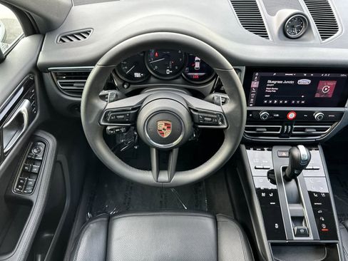 Used 2025 Porsche Macan image 15