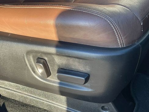 Used 2020 Toyota Sienna Limited image 27