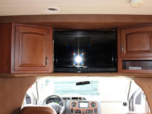 Used 2013 Ford E-450 and Econoline 450 Super Duty w/ Motorhome Prep Pkg image 14