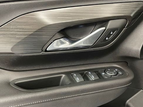 Used 2022 GMC Terrain SLE image 11