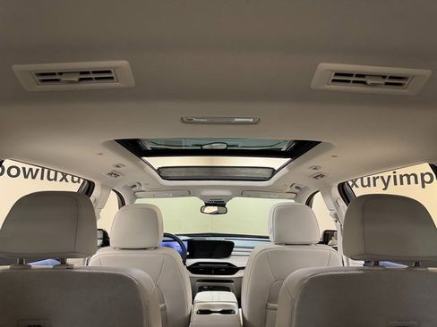 Used 2025 Buick Enclave Avenir w/ LPO, Floor Liner Package image 21